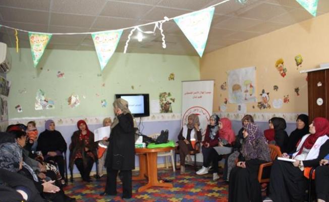 أثناء الندوة