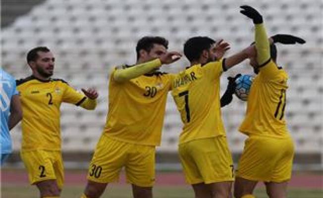 فرحة اللاعبين بتسجيل الهدف