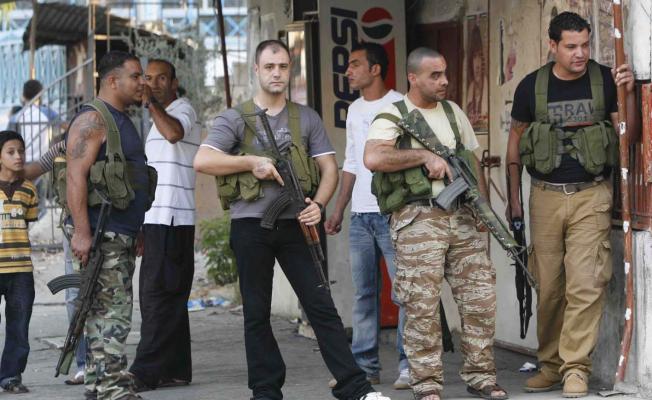 مقاتلين في مخيم عين الحلوة 