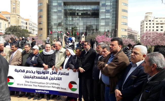 الفلسطينيون من امام مقر الاسكوا في بيروت 