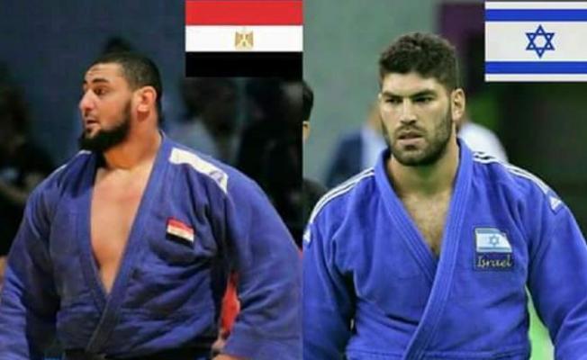 اللاعب المصري إسلام الشهابي واللاعب الصهيوني أور ساساون