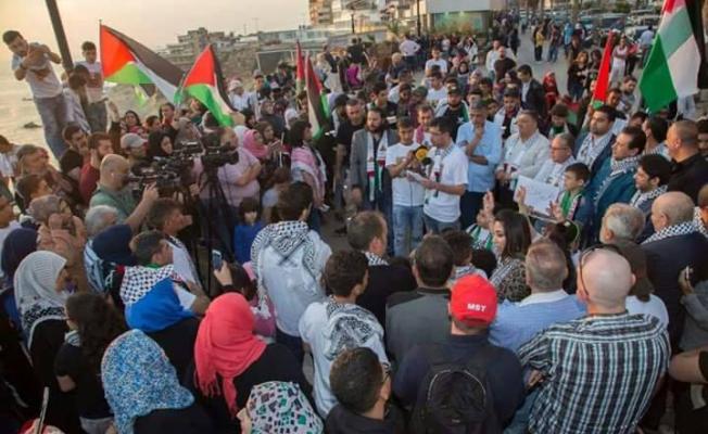 من الوقفة التضامنية في الروشة