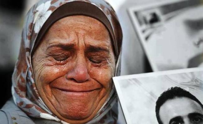 دمعة أمهات الأسرى