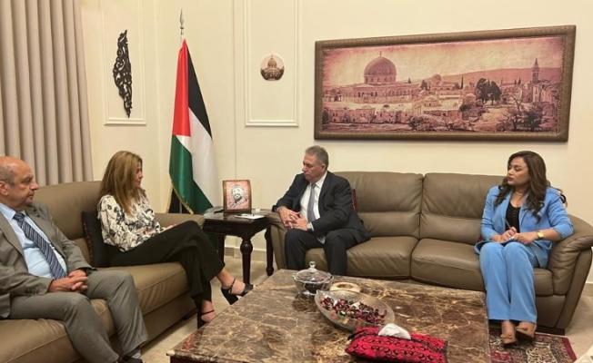 دبور مستقبلا نائبة المفوض العام للأونروا والوفد الأممي المرافق
