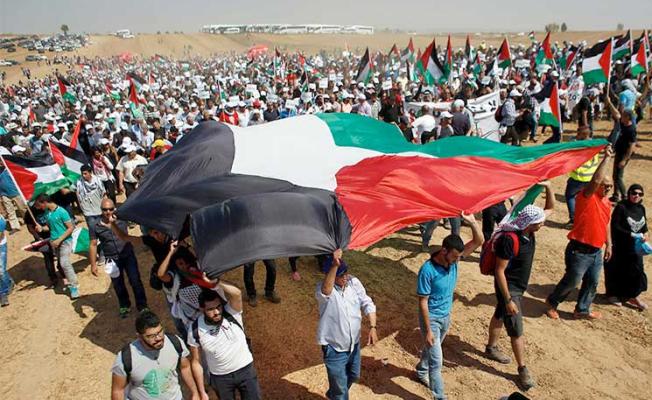 فلسطينيون