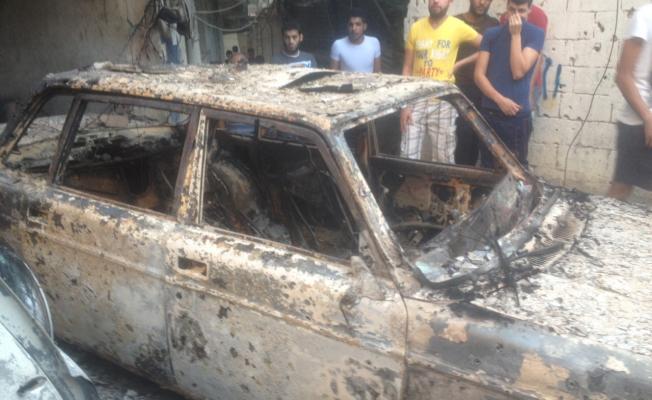 سيارة مدمرة اثر الاشتباكات في عين الحلوة