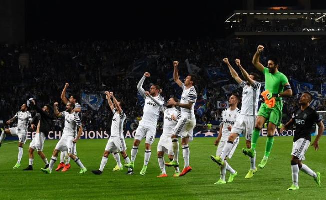 فرحة اللاعبين بالفوز