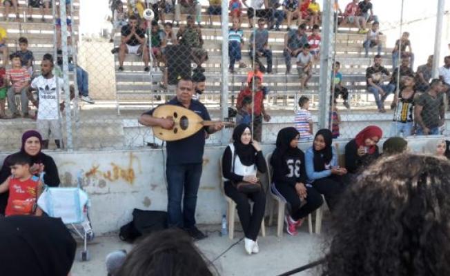 من الإفتتاحية