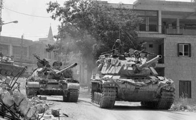 قوات العدو تجتاح لبنان عام 1982
