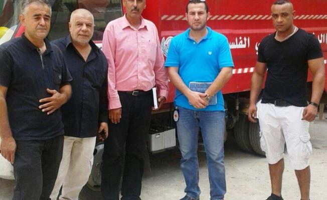 غنومي ووفد من الصليب الاحمر في البداوي