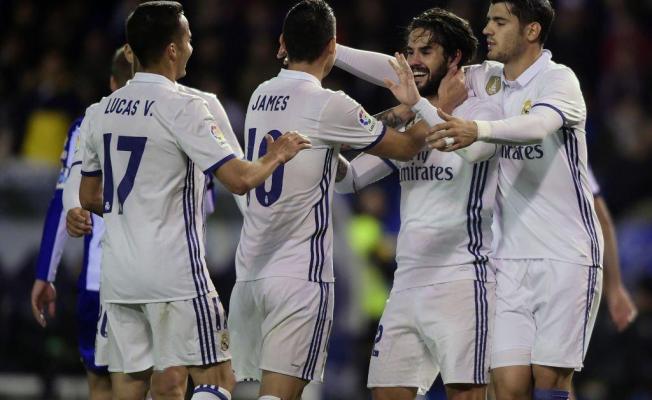 فرحة لاعبي ريال مدريد بأحد الأهداف المسجلة