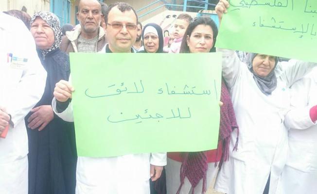اعتصام موظفو الاونروا امام العيادة