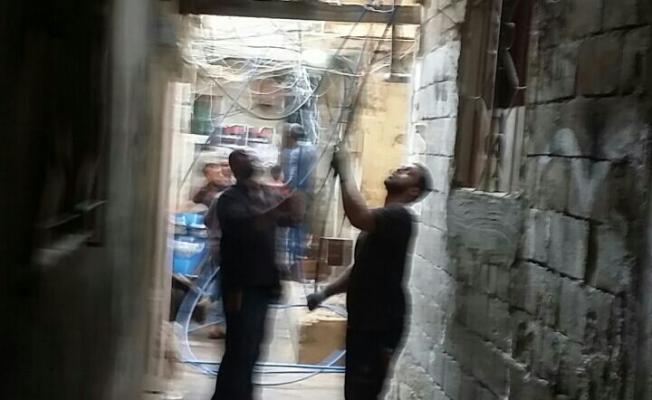 صيانة الكهرباء والمياه في "شاتيلا"