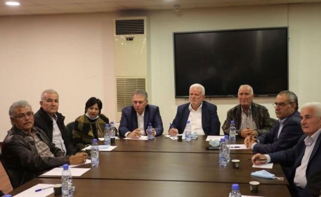 الاجتماع بالسفارة