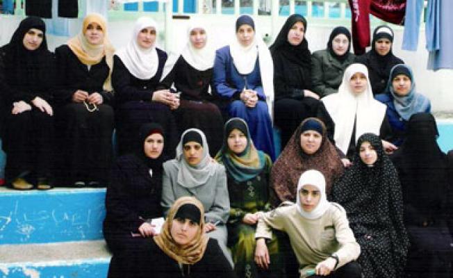 الأسيرات في سجون العدو الصهيوني