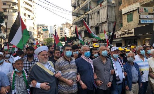 العينا خلال مشاركته في مسيرة دعم لفلسطين