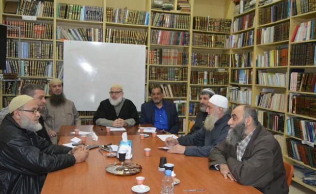 من الإجتماع