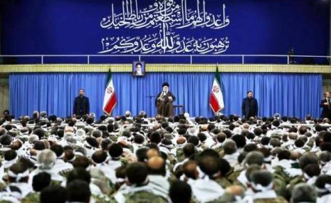 قائد الثورة الاسلامية في إيران السيد علي خامنئي