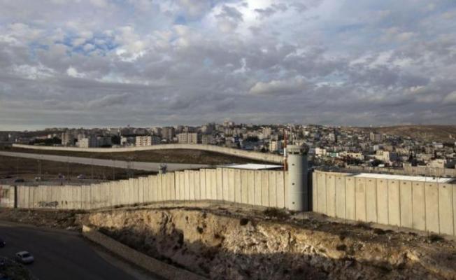 عشيرة فلسطينية شتتها الجدار