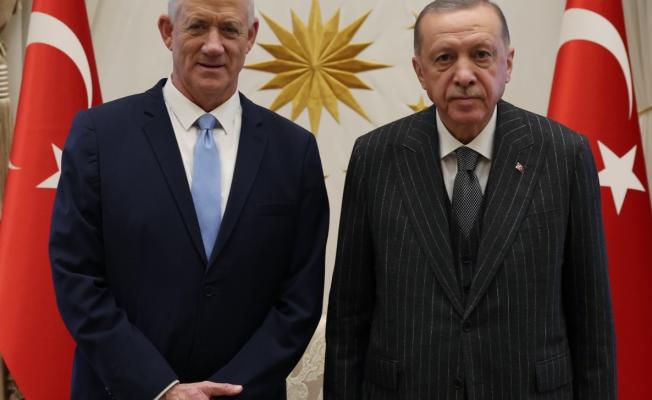 أردوغان ووزير حرب العدو مجرم الحرب بيني غانتس