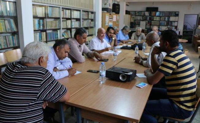 أثناء الاجتماع