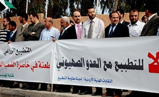 خلال اعتصام رفضا للتطبيع مع العدو الإسرائيلي