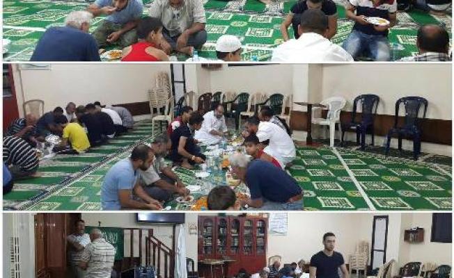 اثناء الافطار في المسجد