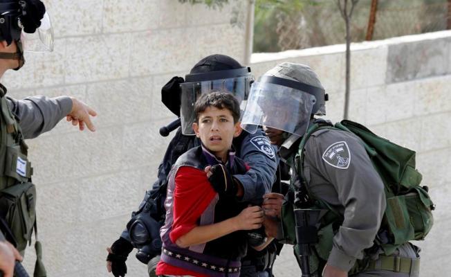  طفل فلسطيني بقبضة جنود الاحتلال