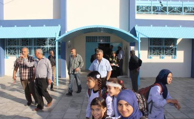 اقفال احد مدارس الاونروا