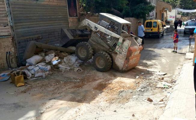 فتح الطريق جزئياً على الشارع الفوقاني في عين الحلوة