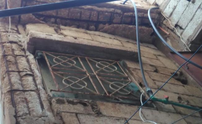 بيوت آيلة للسقوط بمخيمات لبنان