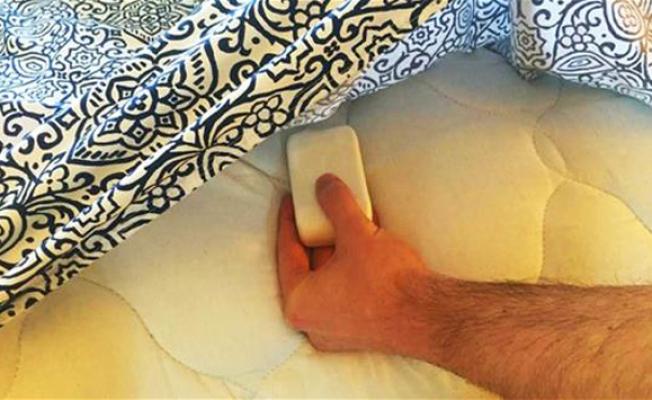 وضع الصابونة في السرير