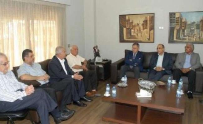 صورة تجمع بالوفد الزائر والسنيوة ومنيمنة