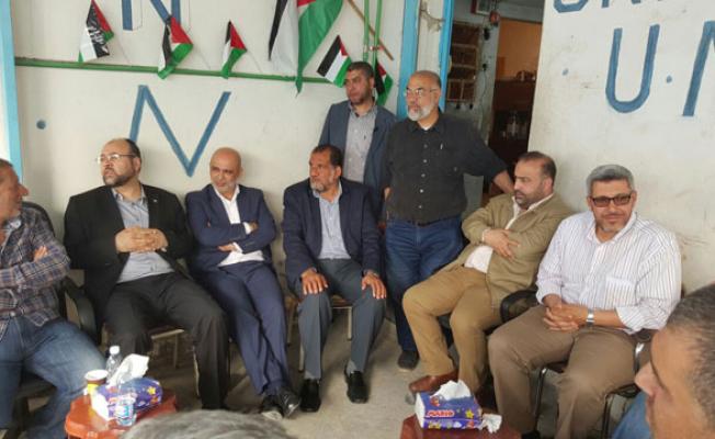 أثناء زيارة الخيمة 