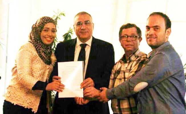وفد مؤتمر الفلسطينيين في لبنان يلتقي السفير المصري