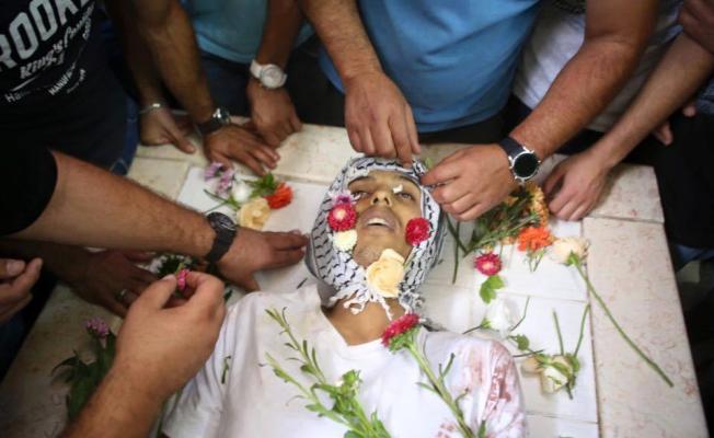 شهيد مخيم قلنديا الشاب محمد أبو لطيفة