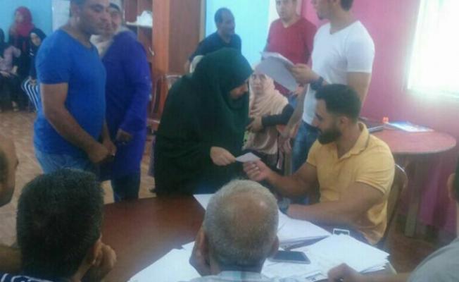أثناء توزيع المبالغ