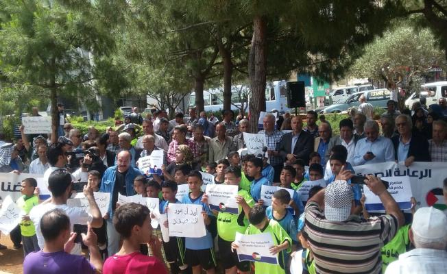 الفلسطينيون من أمام السفارة البريطانية