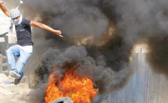 إلقاء زجاجات حارقة