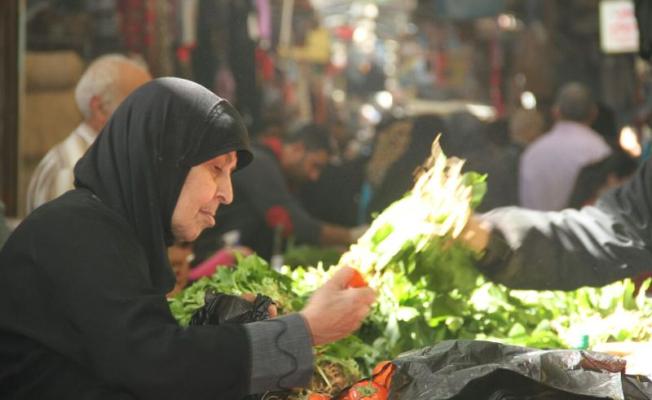  سوق الخضار في عين الحلوة