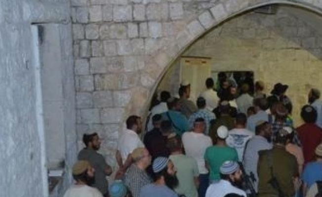 اقتحام المستوطنين لقبر يوسف