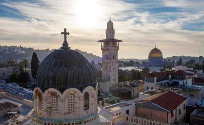كنيسة ومسجد في القدس