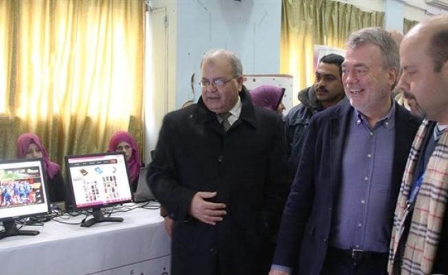 معرض بعنوان  غداً أجمل