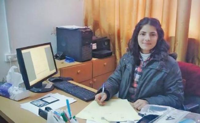 المديرة بات في السادسة عشرة 