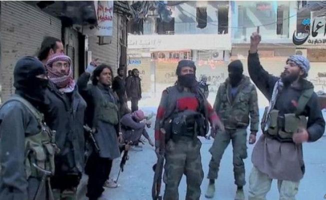 lسلحون تابعون لتنظيم الدولة داخل مخيم اليرموك