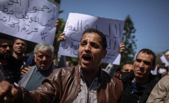 مظاهرات في غزة رفضاً لتخفيض رواتب موظفي السلطة