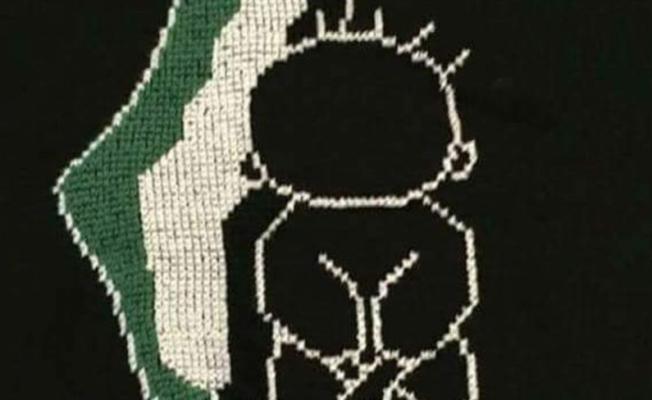 حنظلة أمام خارطة فلسطين 