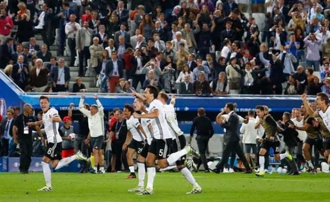 فرحة منتخب ألمانيا بالفوز على إيطاليا