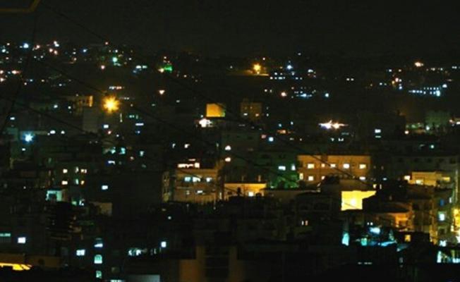 عين الحلوة ليلاً