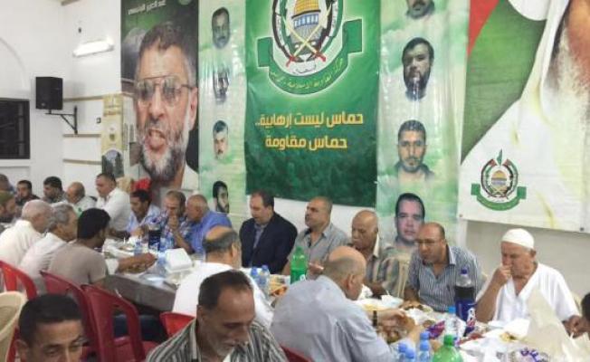 الافطار في مخيم الرشيدية